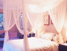 łóżko z baldachimem