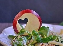 Sałatka:
2 upieczone podudzia z kurczaka
1 szkl. ugotowanego ulubionego makaronu
50 g orzechów włoskich
1/2 dojrzałego awokado
Kiełki rzodkiewki (możecie dodać inne
swoje ulubio...