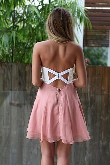 Sukienka bez pleców, bez ra...