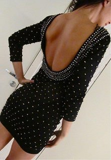 Sukienka czarna z długim rękawem, idealnie dopasowana, obcisła, wąska, bez pleców, ćwieki, dżety