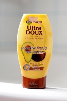 Odżywka Garniera z avocado i masłem shea. Działa na każdy rodzaj włosów, silnie nawilża, wygładza i zmiękcza włosy, idealna dla każdego, w dodatku bardzo tania.
Jest dostępna w ...