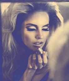 Nie wiem co piękniejsze ona...