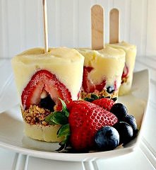 Truskawkowe przekąski.
Więcej pomysłów na blogu:
suoegrog.blogspot.com
(po kl...