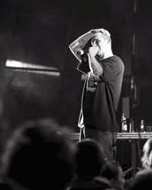 pożycz serce, moje wciąż bije ale to kamień.