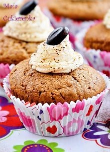 składniki na 12 babeczek:
ciasto:
250g mąki
2 łyżki kawy rozpuszczalnej
1 łyżka kawy inki
2 płaskie łyżeczki proszku do pieczenia
1/2 łyżeczki sody
szczypta soli
1 jajko
150g br...