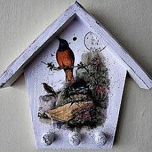 Drewniany domek wykonany w technice decoupage
,inne przedmioty? klik w obrazek