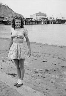 Norma Jeane Baker (16) MM
