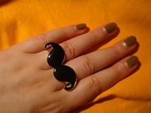 kliknij na zdjęcie :)

pierścionek z wąsami