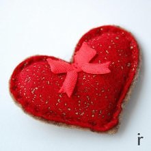 Broszka serduszko z filcu <3