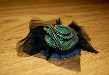 Broszka z zamka - kwiatuszek