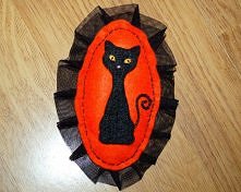 Broszka z filcu - czarny kot