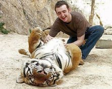 kicię po brzuszku...