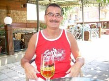 przy stoliku ulicznej kawiarenki w miejscowości Rawda(Bułgaria) na wspaniałych wczasach :)