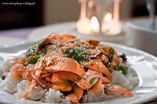 INDYJSKA SAŁATKA Z MARCHEWKĄ I WIEPRZOWINĄ

Składniki:
- 600 g grubo mielonej jagnięciny (użyłam wieprzowiny),
- 2 łyżeczki garam masala,
- sól morska,
- 500 g marchwi, obranej,...