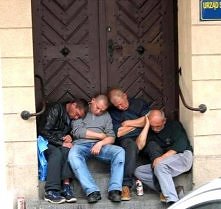 TOP10: Najbardziej „pijane” kraje świata - POLSKA - Z obywatelskiego obowiązku podaje miejsce Polski – niestety dopiero 20 pozycja. Wynik:  13,25 l. Występuję więc z apelem o wa...