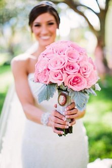 Bukiety ślubne z róż.