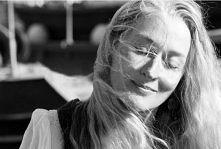 Chcę poczuć mo­je życie, dopóki w nim jestem.~Meryl Streep