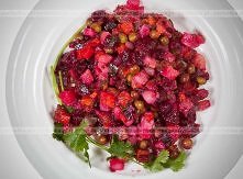 Sałatka z buraków i zielonego groszku