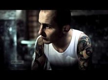 Eldo - Pożycz mi płuca
Pożycz mi płuca, bo moje się zapadły
Możesz pomyśleć też o butach, moje się już zdarły
Pożycz mi oczy, ja nie widzę już nic
Pożycz mi nogi, moje nie mają ...