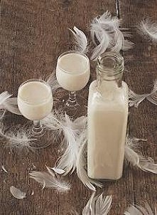 Uwielbiam kokos!
Wiórki wsypać do słoiczka i zalać alkoholem. Zakręcić i zost...