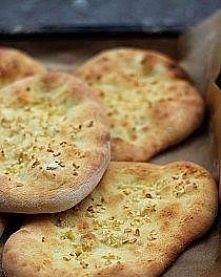 Czosnkowe chlebki Naan

 Sk...