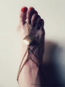 DIY: Bransoletka na (bosą) stopę

Instrukcja: KLIKNIJ na obrazek

WIĘCEJ: trashionbysookie.blogspot.com