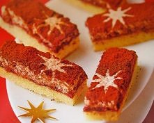 Ciasteczka karnawałowe (80 sztuk)
 Składniki
Ciasto: 
200 g masła
200 g cukru
5 żółtek
1 łyżka startej skórki cytrynowej
400 g mąki 
250 g konfitury z owoców leśnych 
5 białek 
...