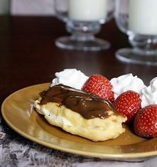 Eklery z masą budyniową i k...