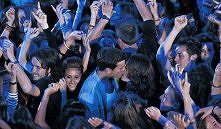 coś się dzieje coś się uruc...