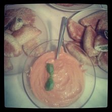 Pyszne pesto z pomidorów, świetne w komplecie do pierożków calzone.
Polecam.