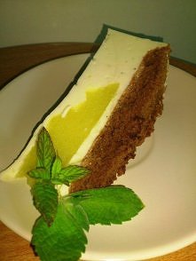 Kokosowa panna cotta z musem ananasowym.