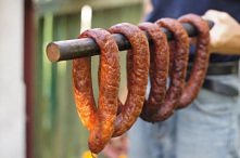 Pyszna własnoręcznie wędzona kiełbasa