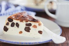 Sernik z rodzynkami bez pieczenia