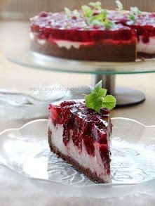 Jogurtowiec z malinami (bez pieczenia)

Składniki:

masa jogurtowa:

2 duże kubki jogurtu naturalnego po 380g każdy
5 płaskich łyżeczek żelatyny
kilka łyżek cukru pudru (w zależ...