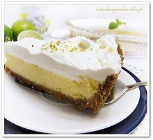 "KEY LIME PIE

Składniki:
250g półsłodkich herbatników (użyłam Bonitki pełnoziarniste z płatkami owsianymi)
100g masła
ewentualnie 2 -3  łyżki letniej wody
1 puszka mleka s...