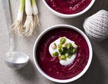 ZUPA KREM Z BURAKÓW - składniki:
800 g buraków
6 szklanek (1 i 1/5 l) bulionu drobiowego
5 łyżek (ok. 80 g) masła
2 średnie cebule
2 ząbki czosnku
2 jabłka
4/5 szklanki (200 ml)...