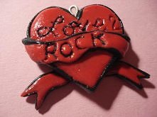 Prosty wisiorek z modeliny w dwóch słowach wyrażający to, co wyrażono już w m...