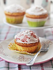 Babeczki waniliowe z serkiem mascarpone i syropem