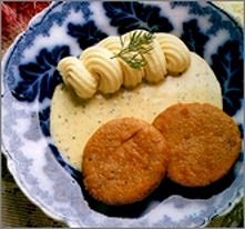 Kotlety z jajek

Składniki

8 jajek ugotowanych na twardo 
150 g tartej bułki 
2 łyżki śmietany 
1 jajko 
3 łyżki posiekanego szczypiorku 
sól, pieprz 
masło do smażenia
Przygot...