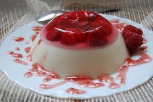 Panna cotta z galaretką i m...