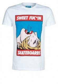 Sweet Skateboards POP Tshirt z nadrukiem biały - Kliknij w duże zdjęcie i zobacz więcej -  Cena: 94 zł. Sweet Skateboards POP Tshirt z nadrukiem biały Promocje w Zalando.pl | ma...