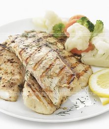 Aromatyczny filet z sandacza grillowany