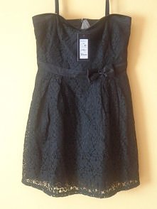 Sprzedam nową firmową sukienkę z Reserved za 119,99zł, rozmiar 40. Możliwość odczepianych ramiączek, zapięcie na zamek do połowy pleców. Polecam :)