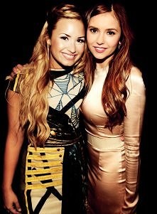 Demi Lovato i Nina Dobrev ;]