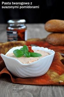 Pasta twarogowa z suszonymi pomidorami