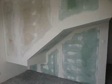 Heyka szukam POMYSŁU na coś takiego, deweloper zabudował nam tak schody, i nie wiemy co z tym zrobić