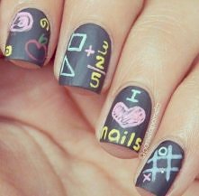 Paznokcie na rozpoczęcie ro...