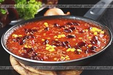 Gęsta zupa z mieloną wołowiną fasolą i kukurydzą