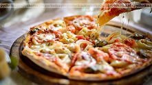 Pizza pełna kolorów