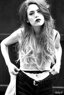 Jestem sam.
Sam tutaj i sam...